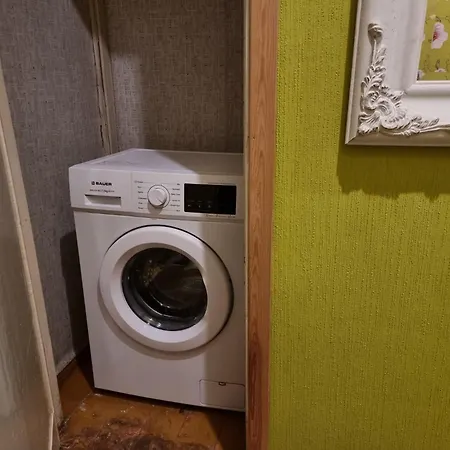 Appartement 2 Bedroom Next To Hall With Parking *